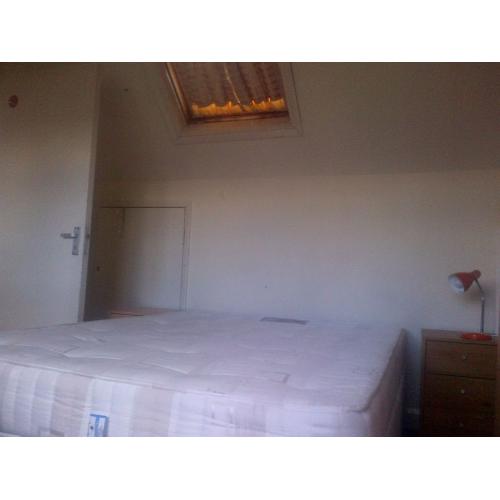 Double Room for 1 Person in Shepherd's Bush Avail Now