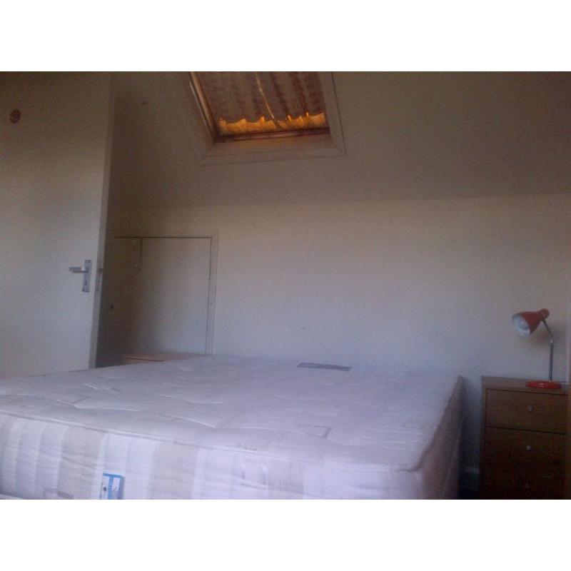 Double Room for 1 Person in Shepherd's Bush Avail Now