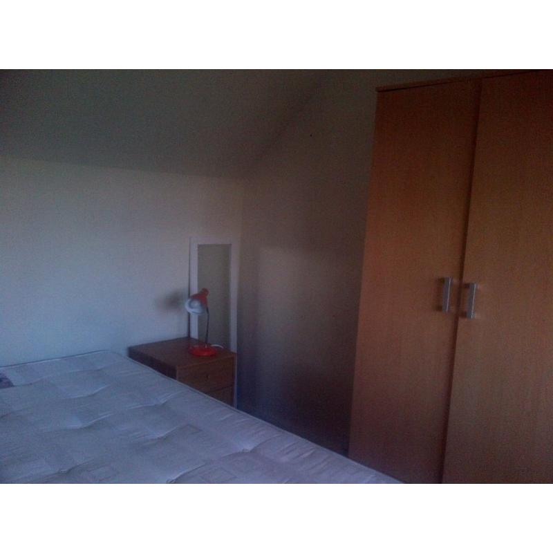 Double Room for 1 Person in Shepherd's Bush Avail Now