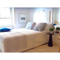 SHORT TERM flat SHARE: Big bedroom AVAILABLE (Aug to Dec). Earl's Court, Zone 1. Flexible dates...