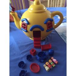 Bluebird big yellow tea pot 1980 vintage toy with box compleat