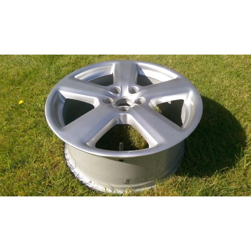 Audi 18" s-line alloy