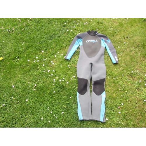 Excellent condition children's wetsuit age 12 Oneill reactor full lengh arms and legs