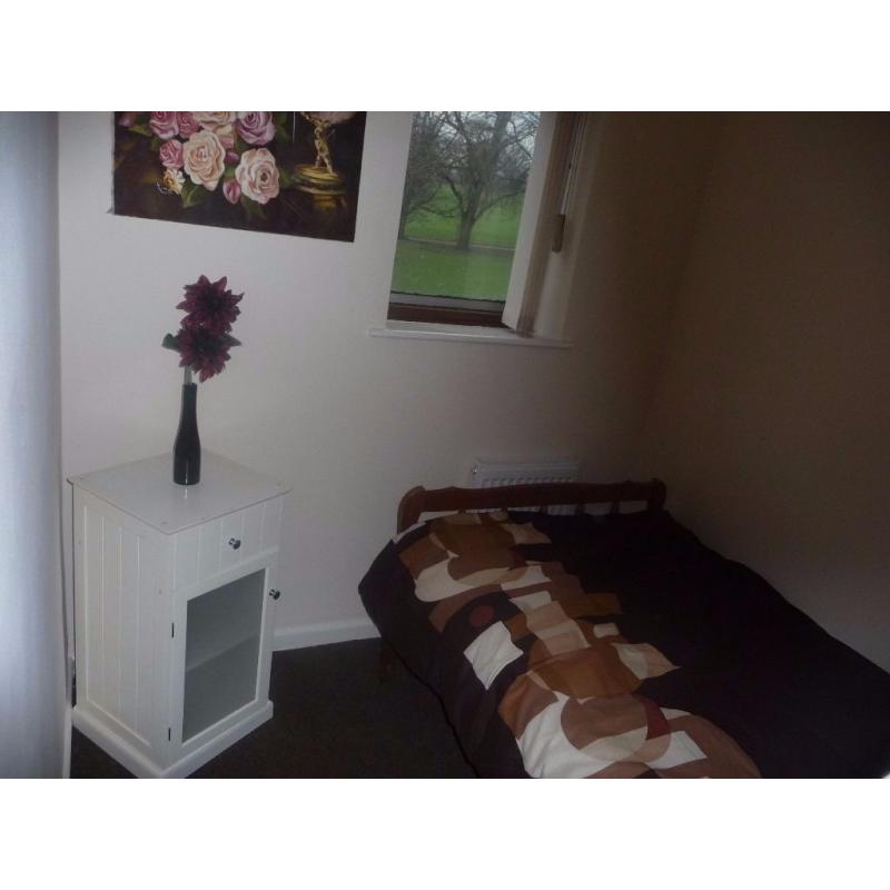 small(box room) room in a clean and friendly house muller rd eastville
