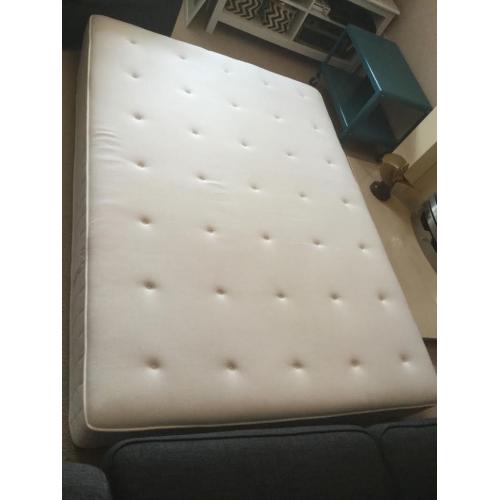 Double mattress in excellent condition - 6 months old