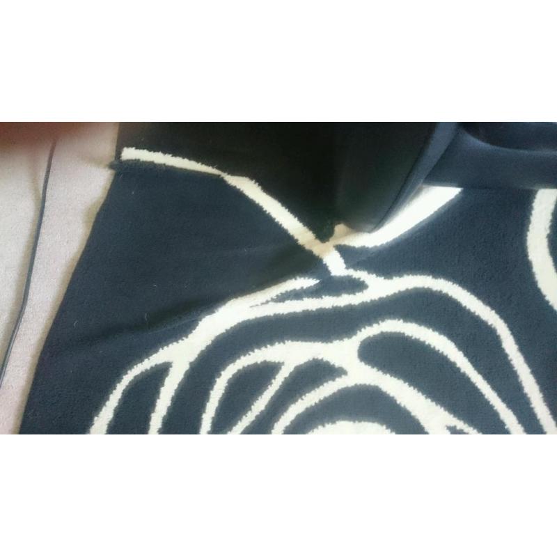 Black and cream rose Rug