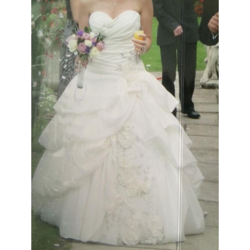 Beautiful size 10 wedding dress with storage box