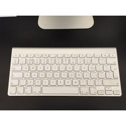 Apple iMac 21.5 Inch with Magic mouse/Trackpad/Keyboard & Apple USB superdrive