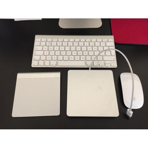 Apple iMac 21.5 Inch with Magic mouse/Trackpad/Keyboard & Apple USB superdrive