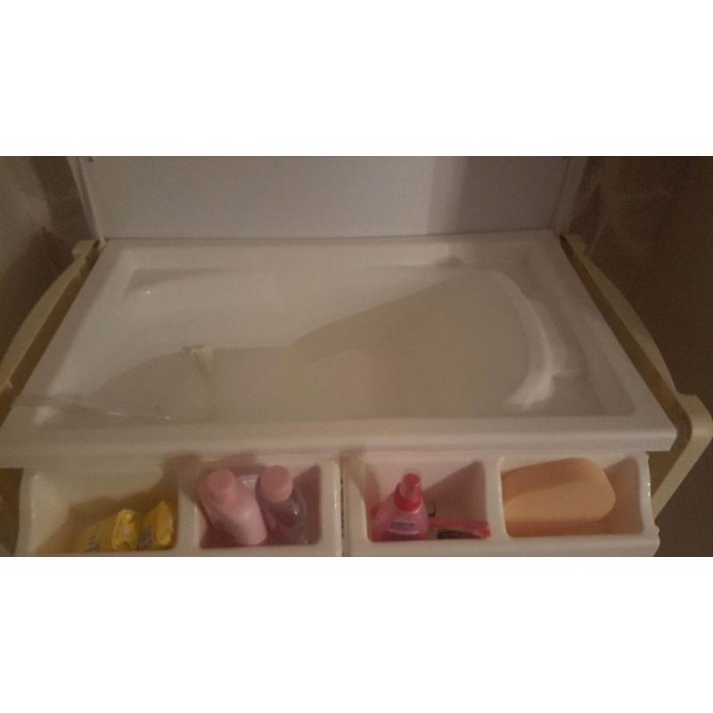 Baby changing/ bath unit