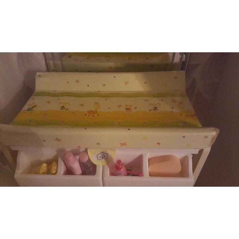 Baby changing/ bath unit