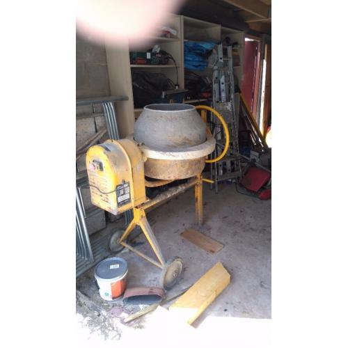 Clarke CCM125 electric cement mixer