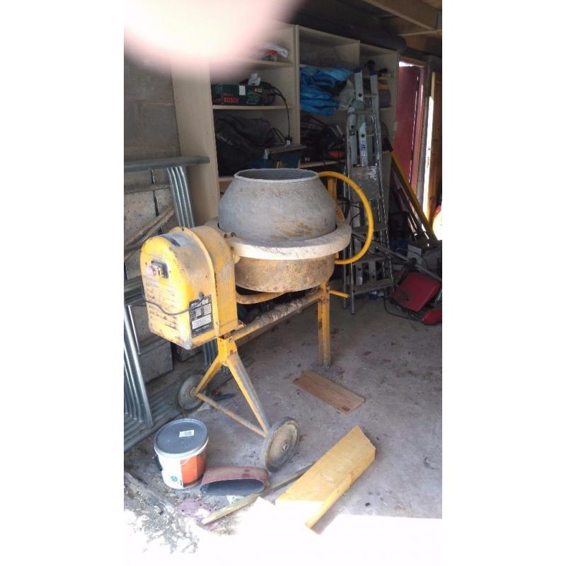 Clarke CCM125 electric cement mixer