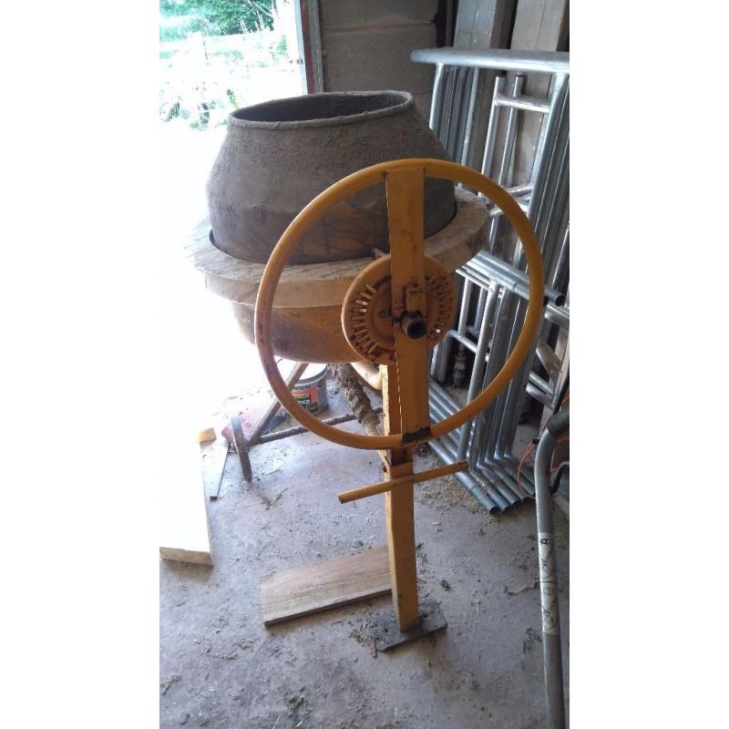 Clarke CCM125 electric cement mixer