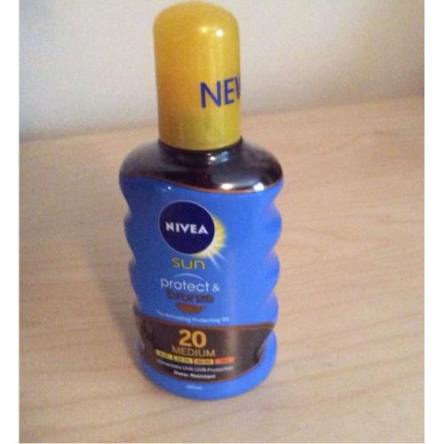 NIVEA SUN PROTECT AND BRONZE SPF20