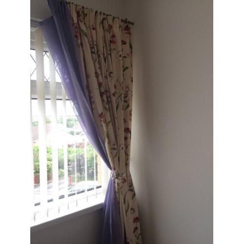 Curtains and matching double duvet cover set