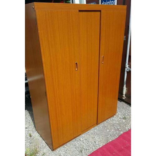 Cupboard free buyer to collect or can deliver