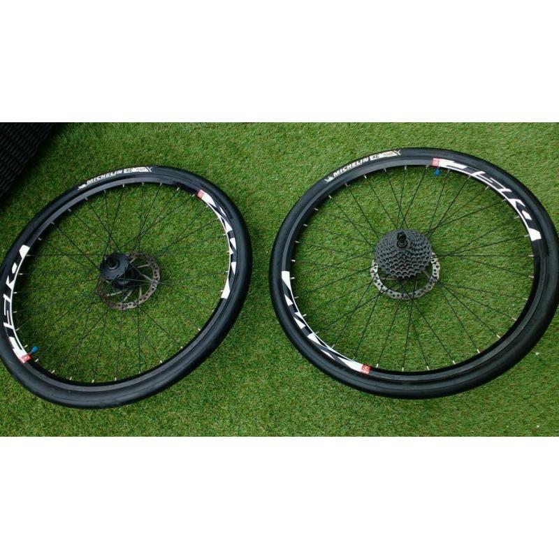 Shimano wheels with tyres.