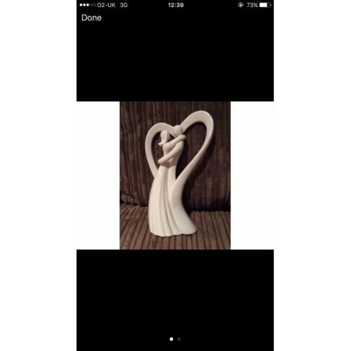 CIRCLE OF LOVE FIGURINE. WEDDING/ANNIVERSARY PRESENT