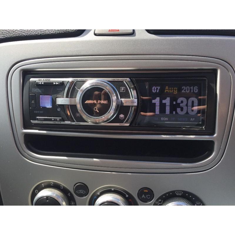 Alpine IDA-X305S iPod Car Stereo