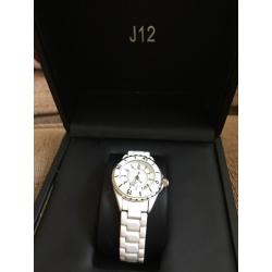 CLASSIC LADIES CHANEL J12 WHITE CERAMIC 33MM QUARTZ WRIST WATCH W/ BOX