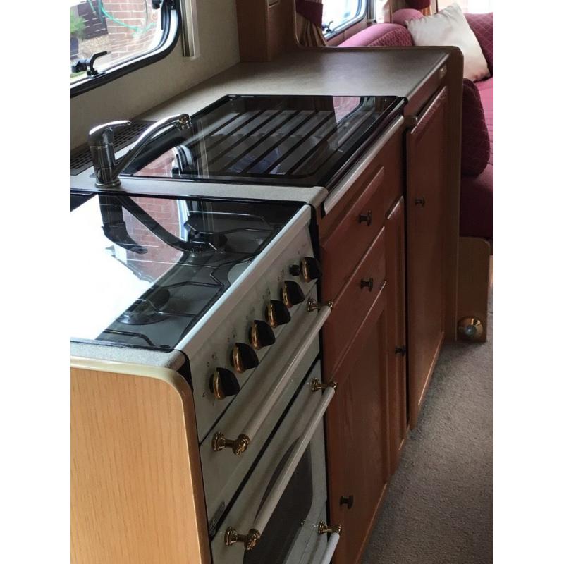 VAN MASTER APPLAUSE TOURING CARAVAN PLUS MANY EXTRAS.