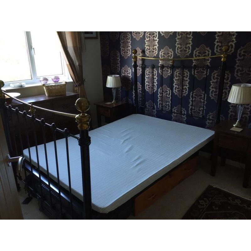 Double brass and metal bedstead good condition