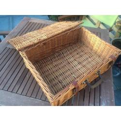 Wicker picnic basket