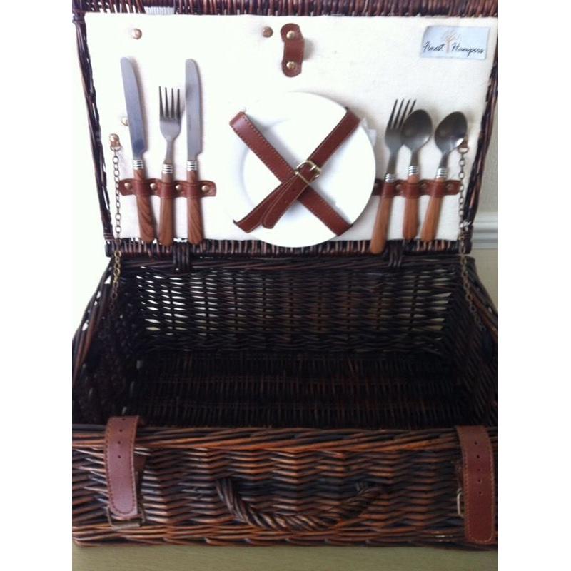 Superb Wicker hamper with original pieces