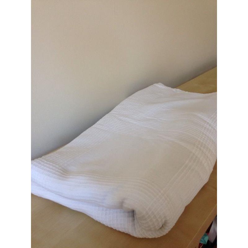 IKEA white ribbed cotton Indira queen bedspread / blanket - perfect condition
