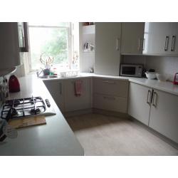 Looking for a couple to share flat (Double room in a flat of two rooms)