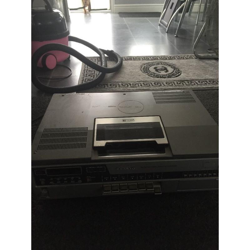 Sanyo betacord cassette recorder