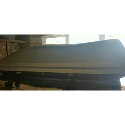 Roof box and bars