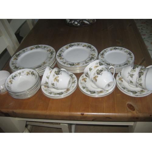 Royal Doulton Larchmont part dinner /tea service - 37 pieces