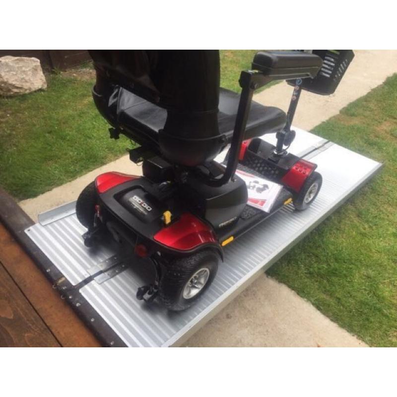 GO GO ELITE TRAVELLER PLUS MOBILITY SCOOTER - BARELY USED - COMES WITH UPGRADED BATTERIES