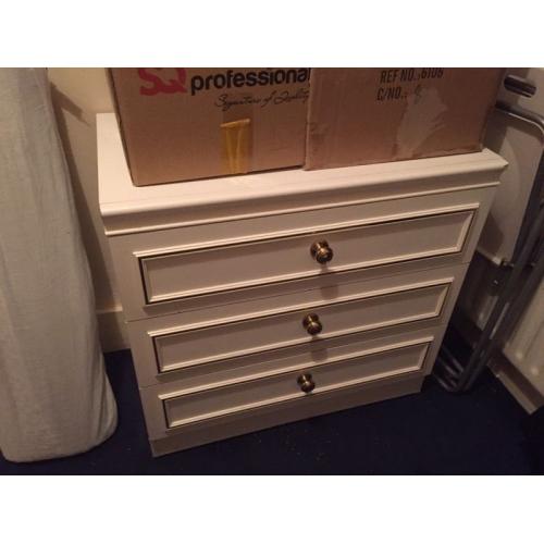 Chest of drawers
