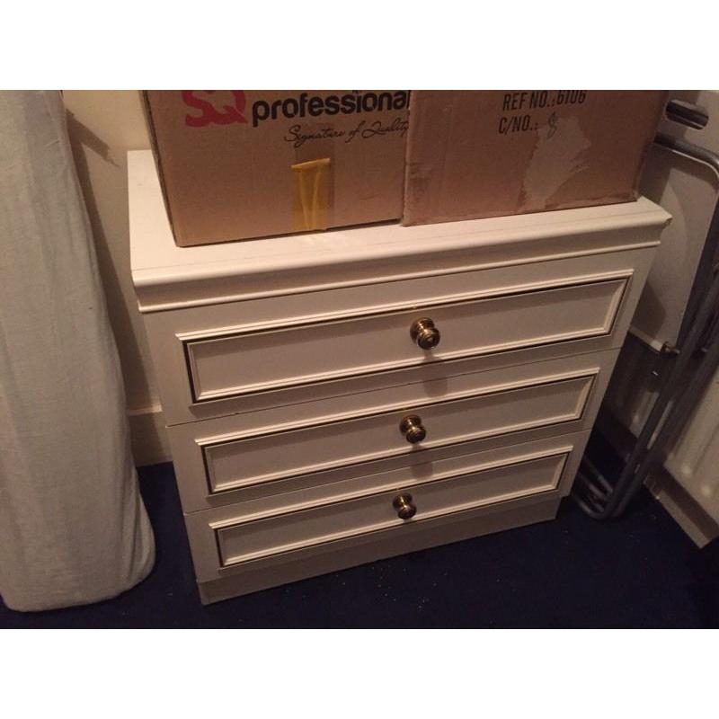 Chest of drawers