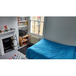 Great double room in peaceful Kensal Rise flat