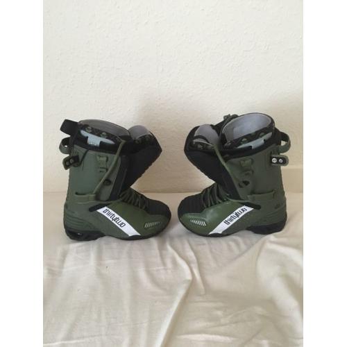 Snowboard boots size 8