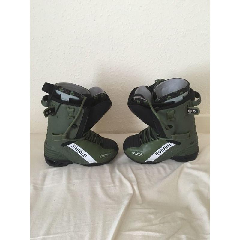 Snowboard boots size 8