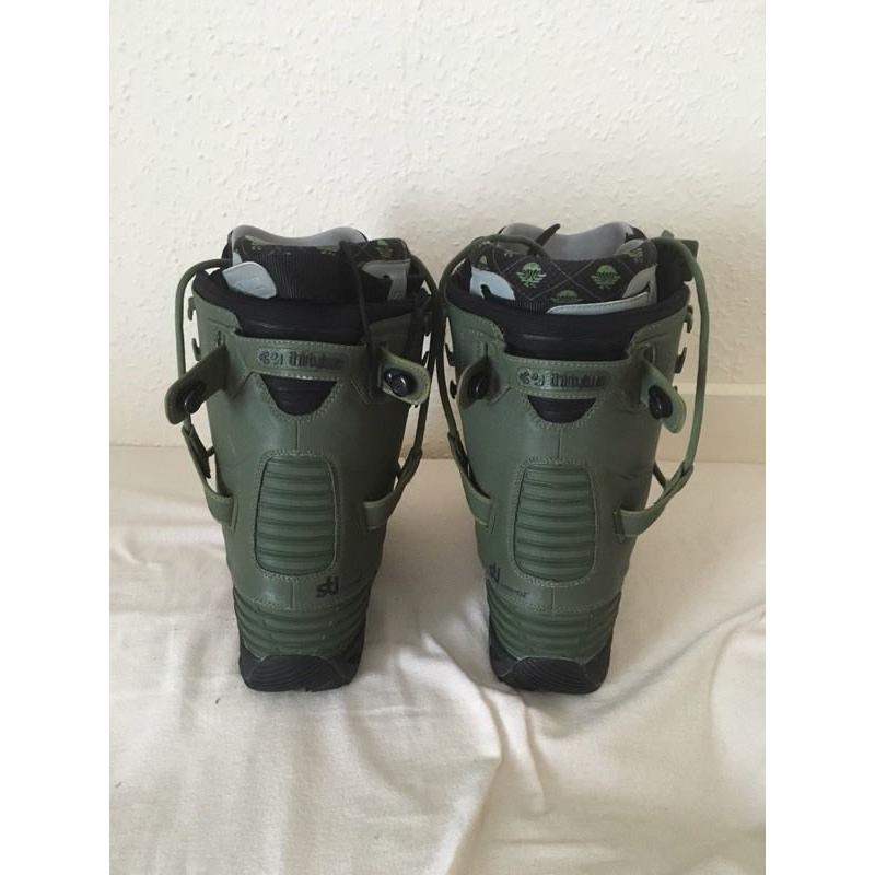 Snowboard boots size 8