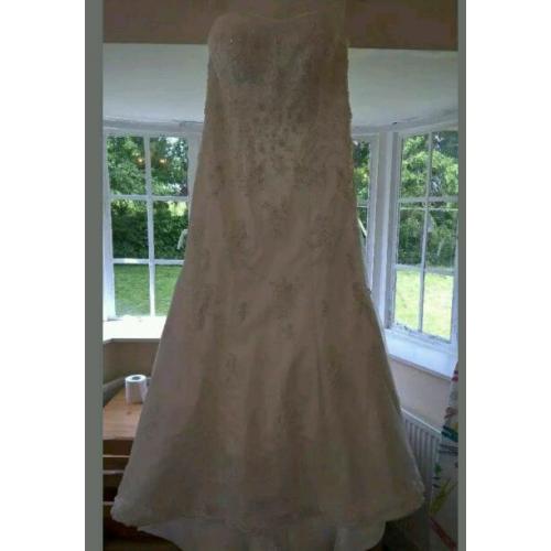 Ivory Sincerity 3971 size 14/16 wedding dress