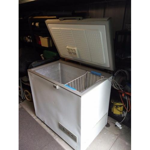 Chest Freezer for sale 8.8 cu ft capacity.