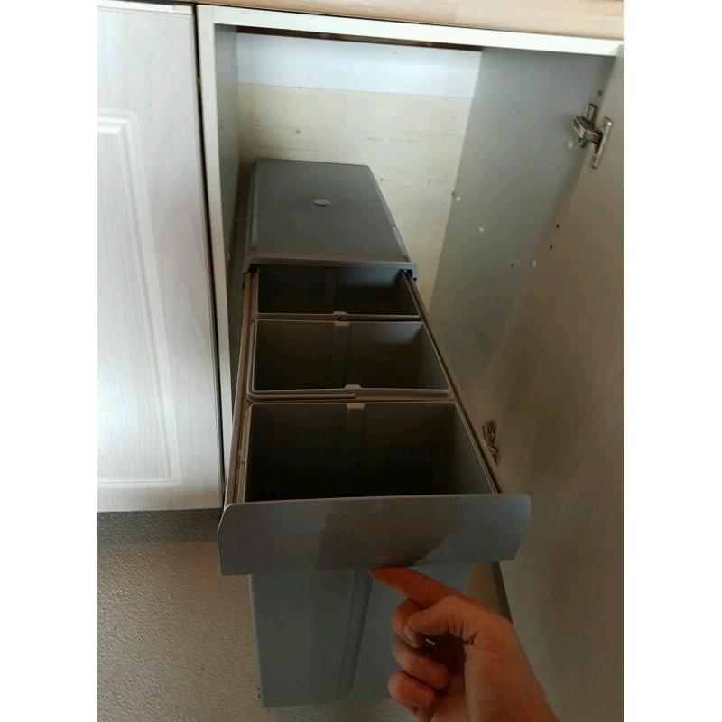 Kitchen cupboard recycle bin
