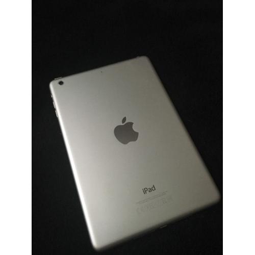 IPAD MINI 16GB. Rarely used great condition