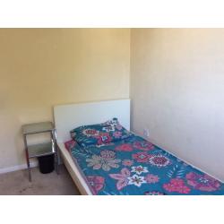 Good size single 5 min walking distance from Leytonstone underground