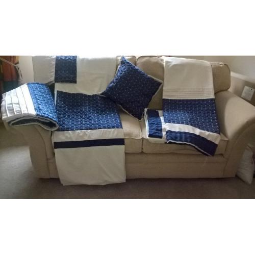 DOUBLE BED SET WITH MATCHING CURTAINS