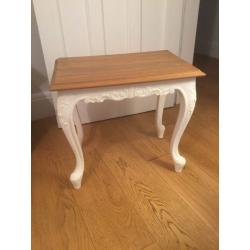Chubby chic white small table