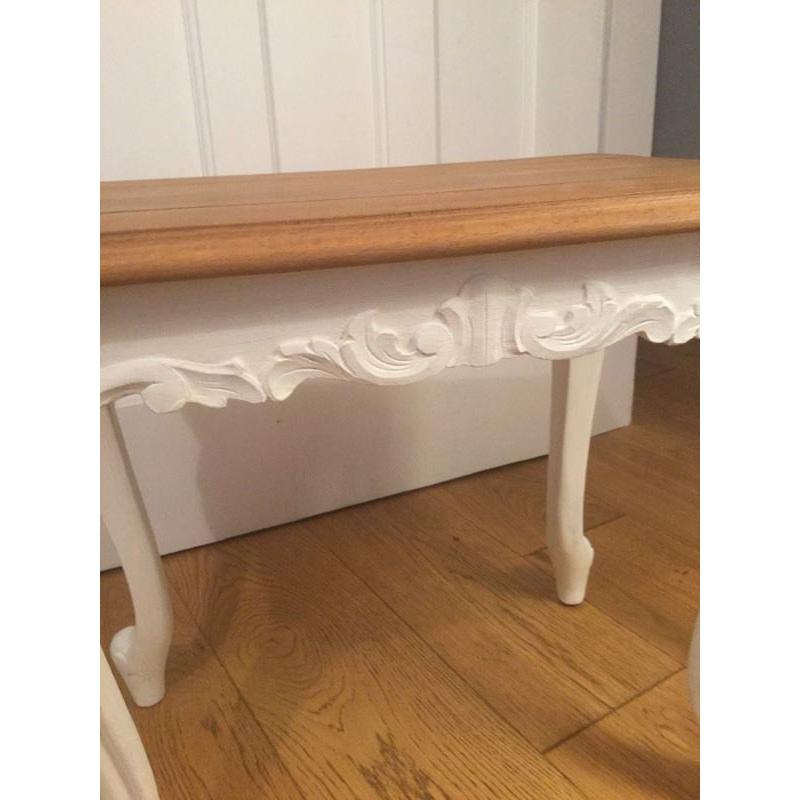 Chubby chic white small table