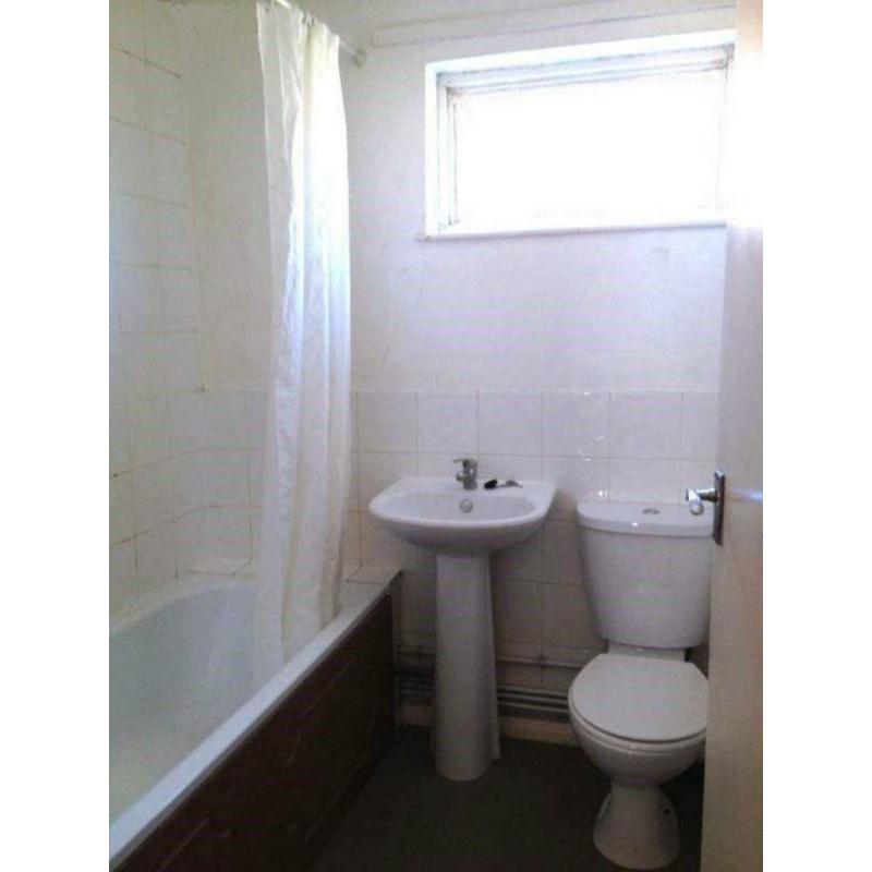 BIG SHINY DOUBLE ROOM WITH GREAT LOCATION